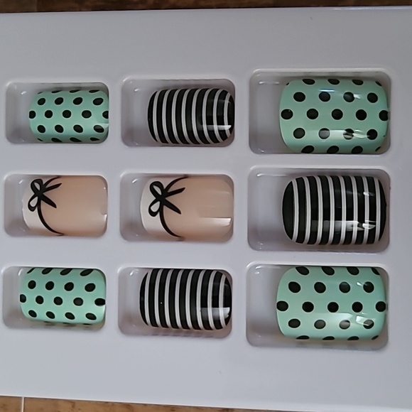 2/$16 Polka-dot & Stripe Press on Nails - Picture 12 of 15